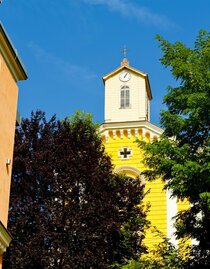 Blick von der Oberen Brunnenstraße zur Pfarrkirche | ©  Thermen- & Vulkanland | Werner Krug | ©  Thermen- & Vulkanland