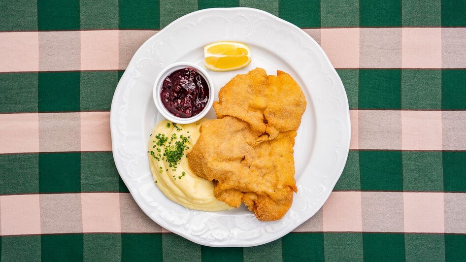 Alpen Arnika, Tauplitzalm, Schnitzel | Hotel Alpen Arnika | © Hotel Alpen Arnika Alpen Arnika, Tauplitzalm, Schnitzel | © Hotel Alpen Arnika