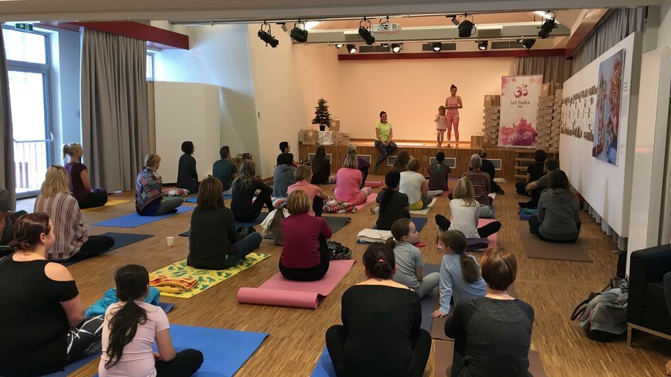 Yoga Charity_ Zeitfinden_09.12.2018 | Katharina Zotter | © Katharina Zotter Yoga Charity_ Zeitfinden_09.12.2018 | © Katharina Zotter