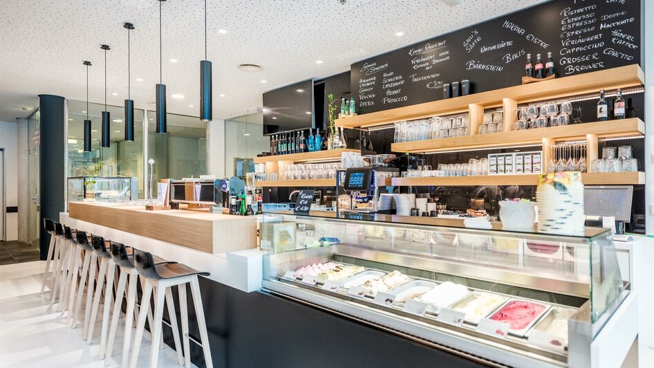 Architektur_Cafe NOVA_Eis | Die Abbilderei | © Hotel & Therme NOVA Architektur_Cafe NOVA_Eis | © Hotel & Therme NOVA