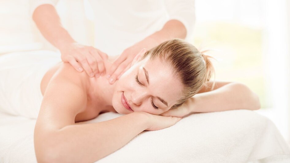 Massage_Frau_20+_01 | Die Abbilderei | © Hotel & Therme NOVA Massage_Frau_20+_01 | © Hotel & Therme NOVA