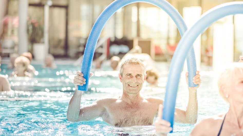 Wassergymnastik_Gruppe_Kur_01 | Die Abbilderei | © Hotel & Therme NOVA Wassergymnastik_Gruppe_Kur_01 | © Hotel & Therme NOVA