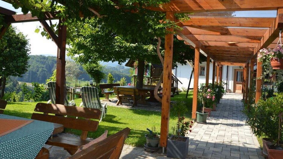 Auszeithof Weingut Pronegg Gastgarten | © Auszeithof Pronegg