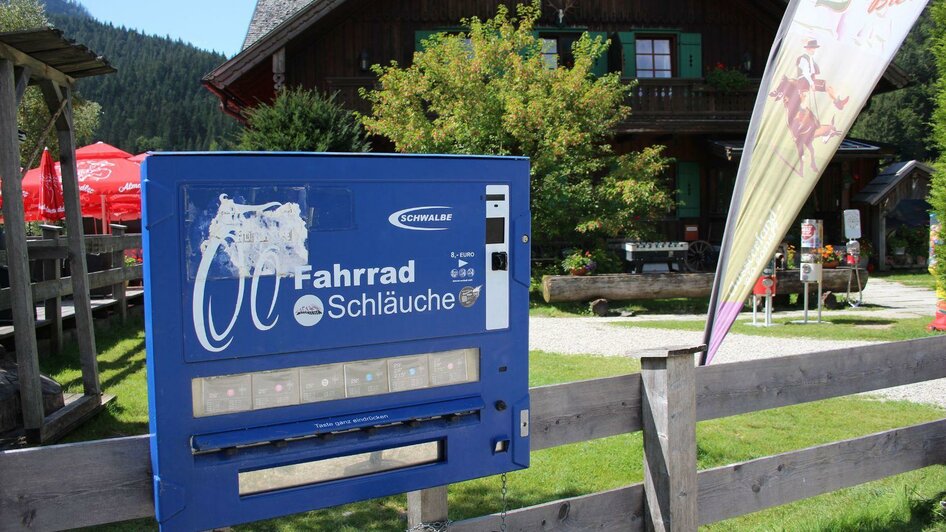 Blaa Alm, Altaussee, bicycle tubes | Viola Lechner | © Viola Lechner Blaa Alm, Altaussee, Fahrradschläuche | © Viola Lechner
