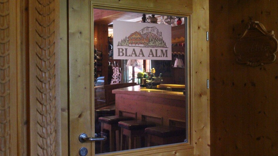 Blaa Alm, Altaussee, door to dining area | Viola Lechner | © Viola Lechner Blaa Alm, Altaussee, Tür zum Essbereich | © Viola Lechner