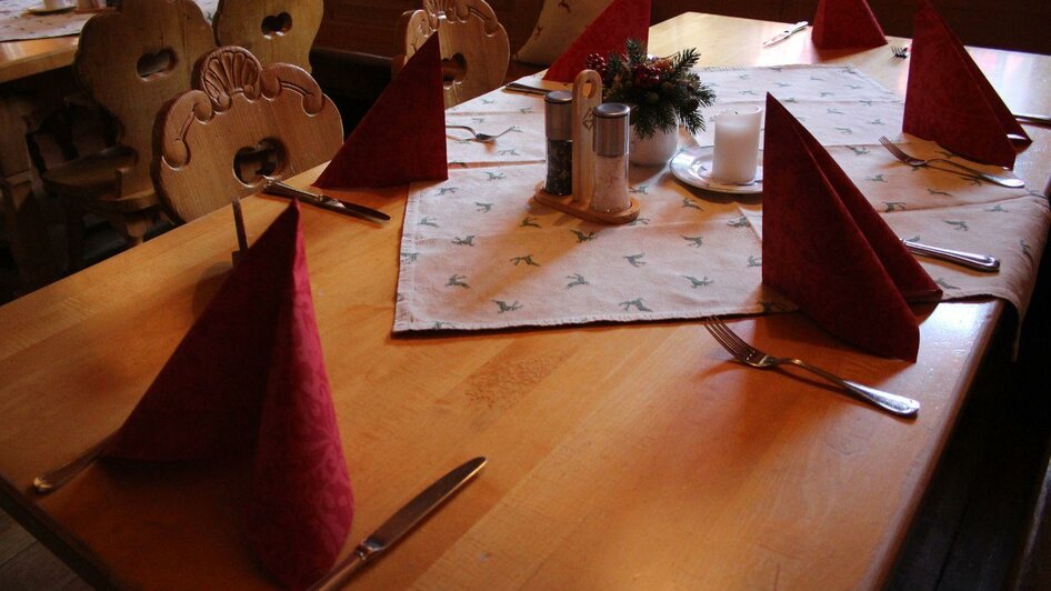 Blaa Alm, Altaussee, set table | Viola Lechner | © Viola Lechner Blaa Alm, Altaussee, gedeckter Tisch | © Viola Lechner