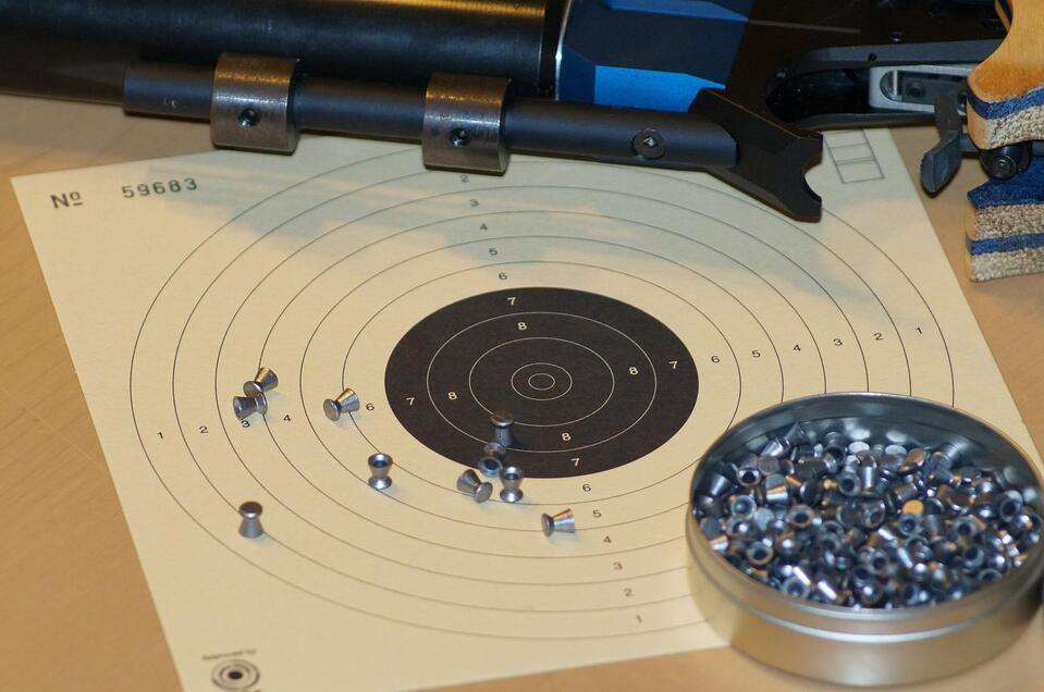 Indoor rifle shooting - Impression #1 | © Pixabay