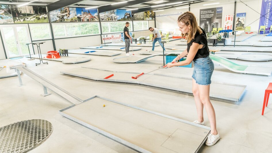 Minigolfhalle | © Lipizzanerheimat_Die Abbilderei