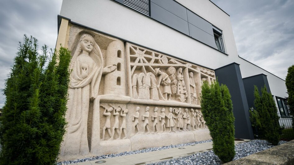 Sandsteinrelief_Alfred Schlosser | © Jana Scherr Sandsteinrelief_Alfred Schlosser | © Jana Scherr