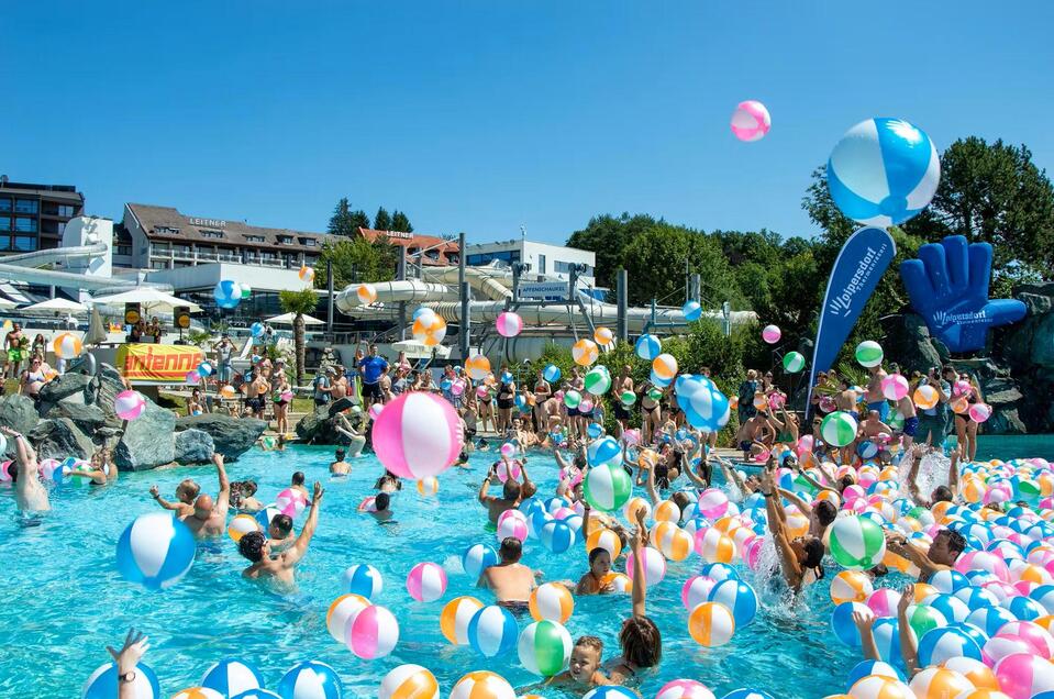 Tausende Wasserbälle fallen vom Himmel | © Thermenresort Loipersdorf