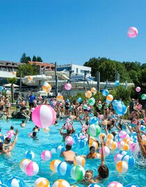 Tausende Wasserbälle fallen vom Himmel | © Thermenresort Loipersdorf | © Thermenresort Loipersdorf