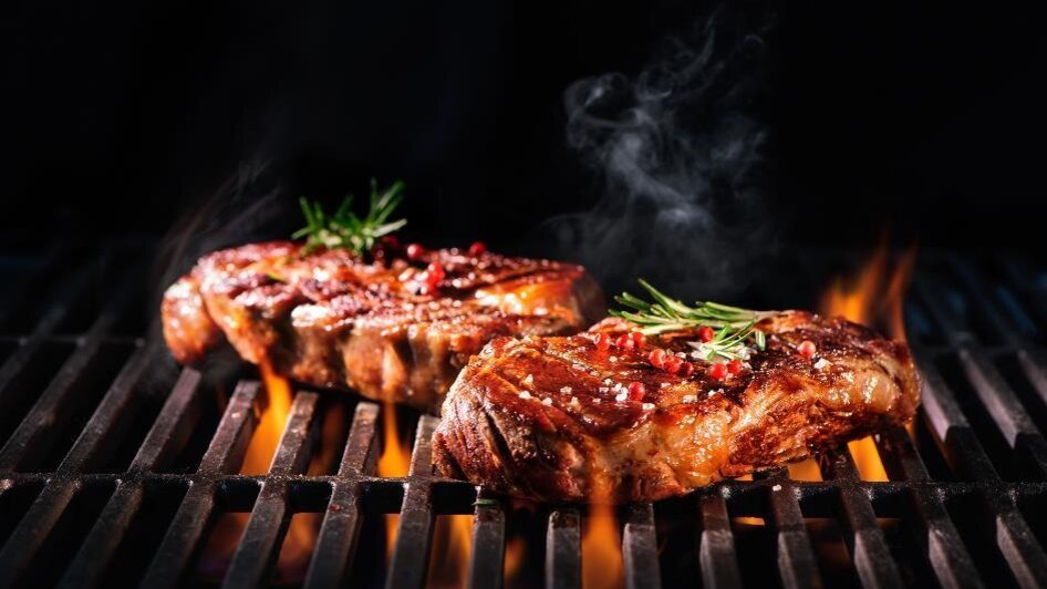 Grillen am Holzofengrill | © Fotolia_XL web