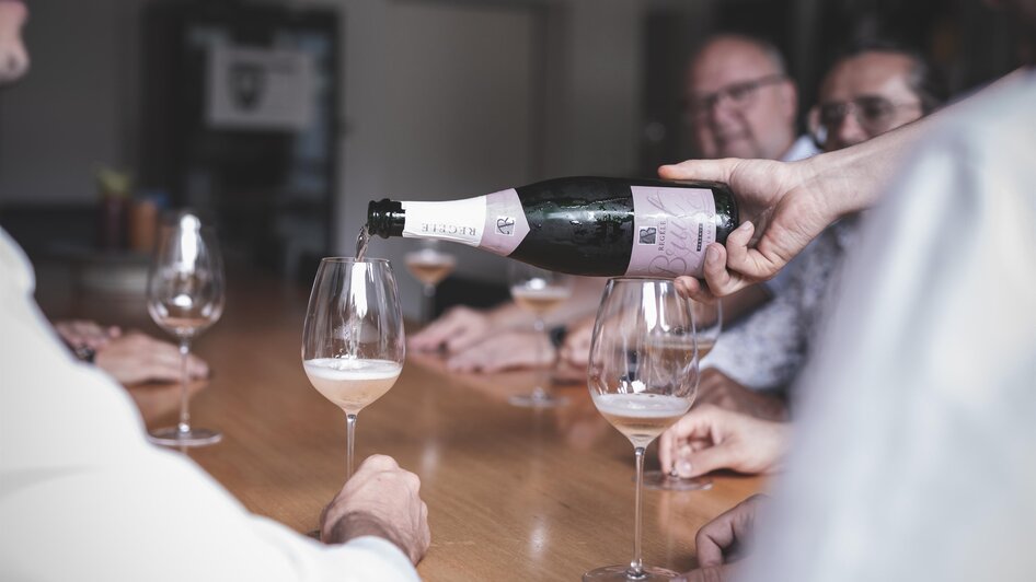 Verkostung beim Weingut Regele | © Simon Fortmüller