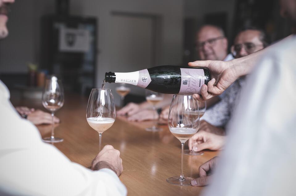Verkostung beim Weingut Regele | © Simon Fortmüller