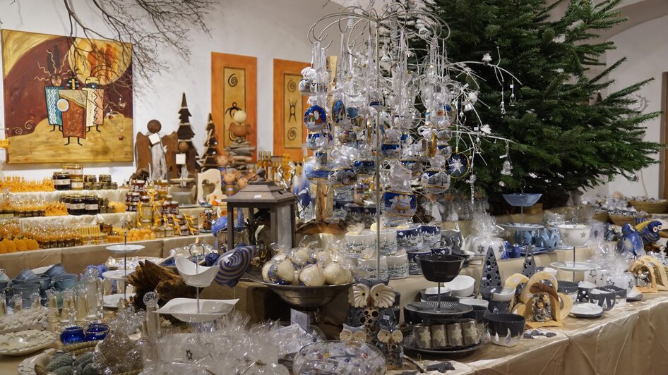 Weihnachtliche Dekorations- und Geschenksideen | © Kunsthandwerk Schloss Kornberg, Leonhard Bardeau