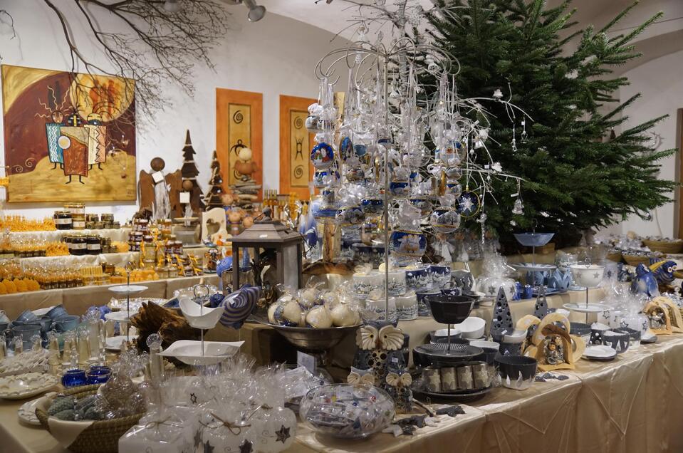 Weihnachtliche Dekorations- und Geschenksideen | © Kunsthandwerk Schloss Kornberg, Leonhard Bardeau