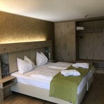 Photo of Triple room, shower, toilet, facing the mountains