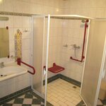 Photo of double room with shower, WC | © Flucher