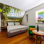 Photo of Double room, separate toilet and shower/bathtub, terrace | © Weingut Perner | Harry Schiffer
