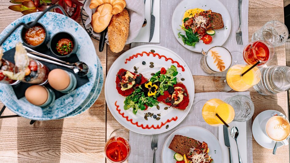 Ein köstliches Frühstücksarrangement im aiola upstairs.