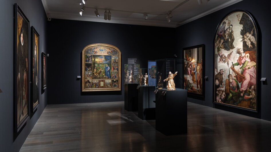 Einblick in die Alte Galerie mit prunkvollen Gemälden und Skulpturen. | © Universalmuseum Joanneum - N. Lackner