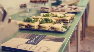 Leckere Sandwiches und Süßigkeiten im Café Fotter. | © Cafe Fotter