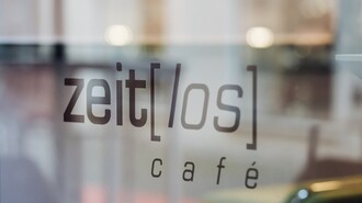 Logo des Cafès zeit[los] mit modernem Design. | © Ripix