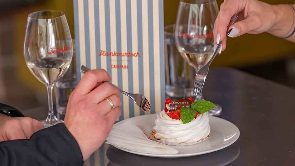 Genussvolles Dessert im Frankowitsch in Graz mit Wein.