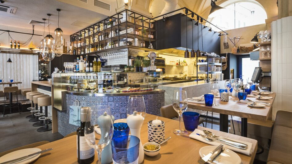 Gemütliches Restaurant mit moderner Einrichtung und Bar in Graz. | © El Pescador