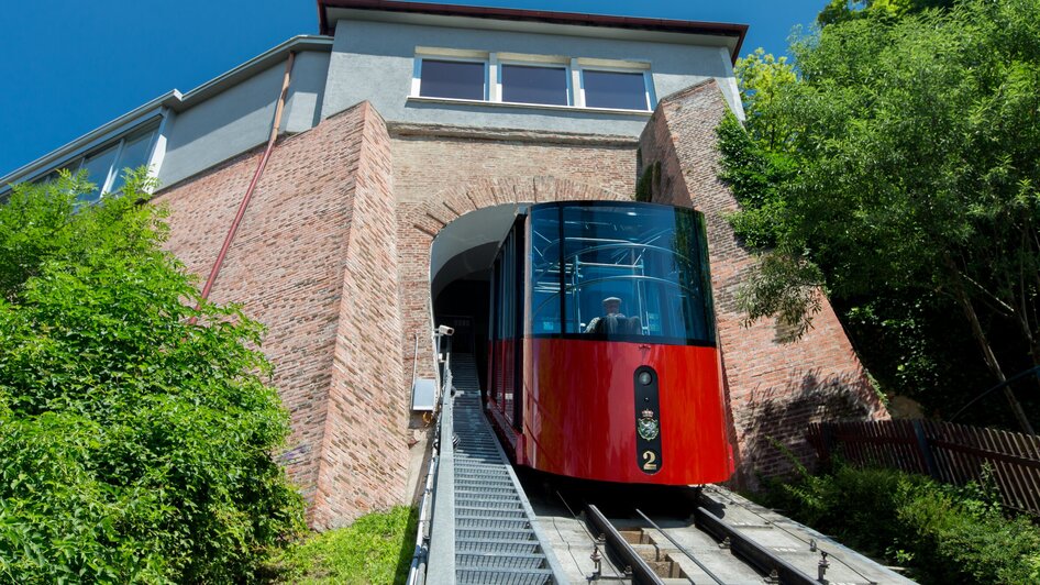 Die Schlossbergbahn in Graz, die zur Aussichtsplattform führt. | © Graz Tourismus - Harry Schiffer