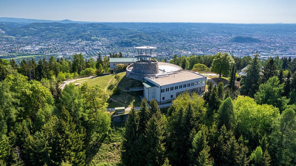 Aussicht vom Fürstenstand über Graz und die umgebende Landschaft. | © Markus Kaiser