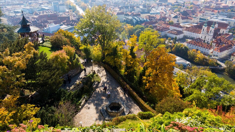 Blick auf Graz mit dem Türkenbrunnen am Grazer Schlossberg und der Mur. | © Graz Tourismus - Harry Schiffer