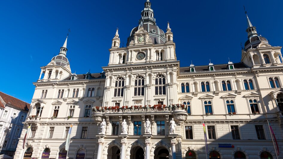Das prächtige Rathaus in Graz mit beeindruckender Architektur.