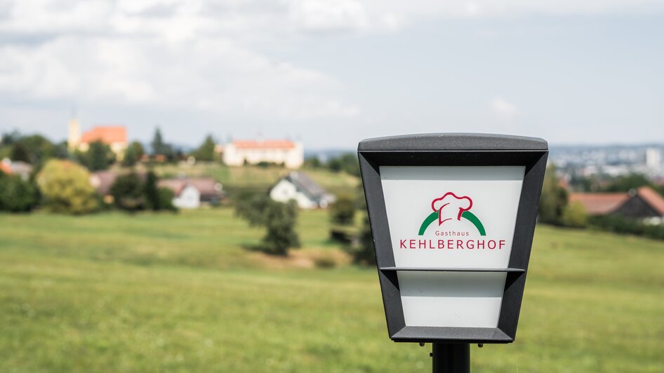 Das Gasthaus Kehlberghof mit Blick auf die Umgebung von Graz. | © Kehlberghof