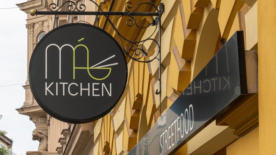 Außenfassade mit Schild von Má kitchen, einem vietnamesischem Streetfood-Restaurant in Graz. | © Ma Kitchen