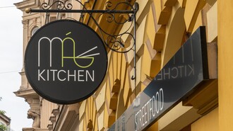 Außenfassade mit Schild von Má kitchen, einem vietnamesischem Streetfood-Restaurant in Graz. | © Ma Kitchen
