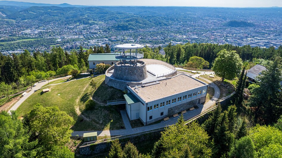 Aussicht vom Fürstenstand auf Graz und Umgebung.