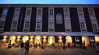 Abendliche Atmosphäre im Freien, Gäste genießen Getränke in Graz. | © Schubert - H. Schiffer