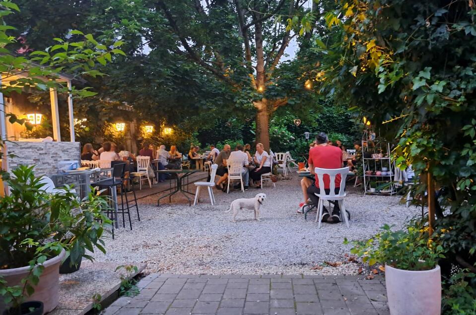Simply Greek - Impression #1 | © Galghoura