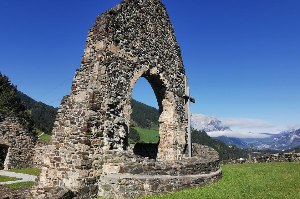 Achtsamkeitswanderung Natur.Kraft.Platz Ägydiuskirche - Impression #1 | © Birgit Geieregger