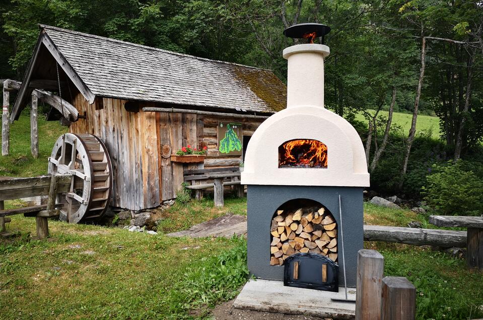 Baking bread at the Troger Mill - Impression #1