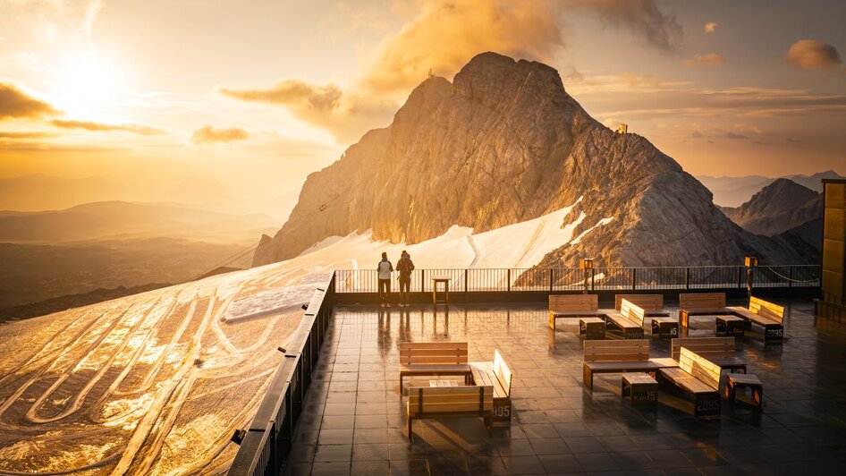 Sonnenaufgang am Dachstein Gletscher | © Josh Absenger