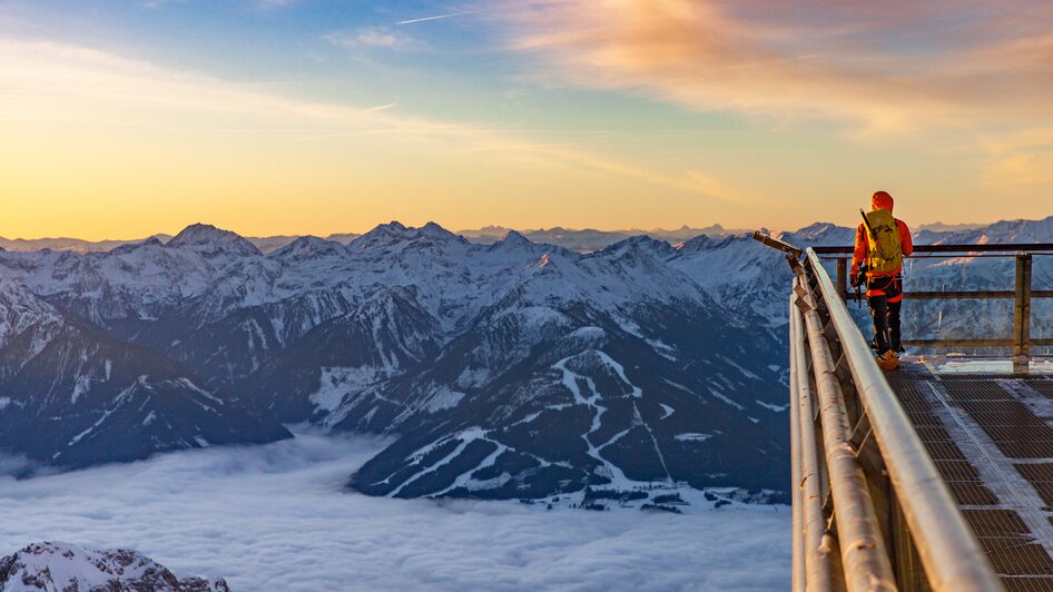 Ausblicksplattform am Dachstein zum Sonnenaufgang | René Eduard Perhab | © Renè Eduard Perhab Ausblicksplattform am Dachstein zum Sonnenaufgang | © Renè Eduard Perhab