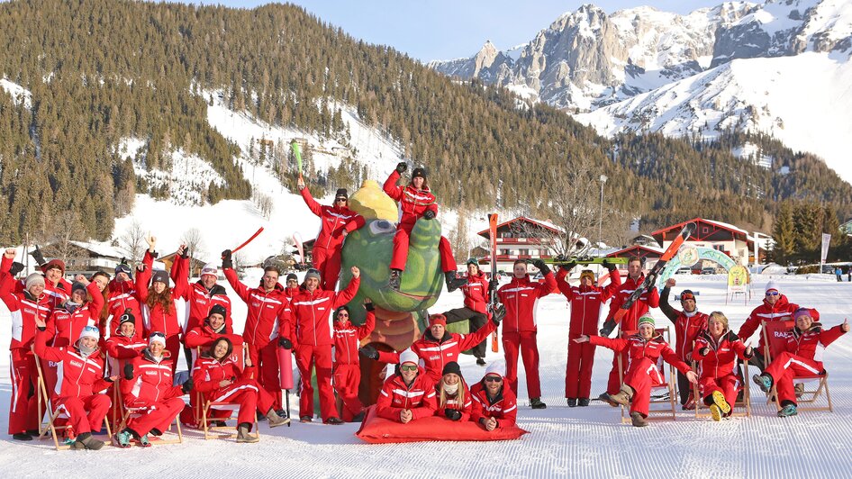 Skilehrer und Skilehrerinnen der Skischule Ramsau. | © Hans-Peter Steiner