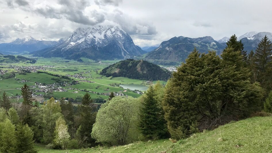 Blick auf Aigen mit dem Putterersee | © Sabine Schulz