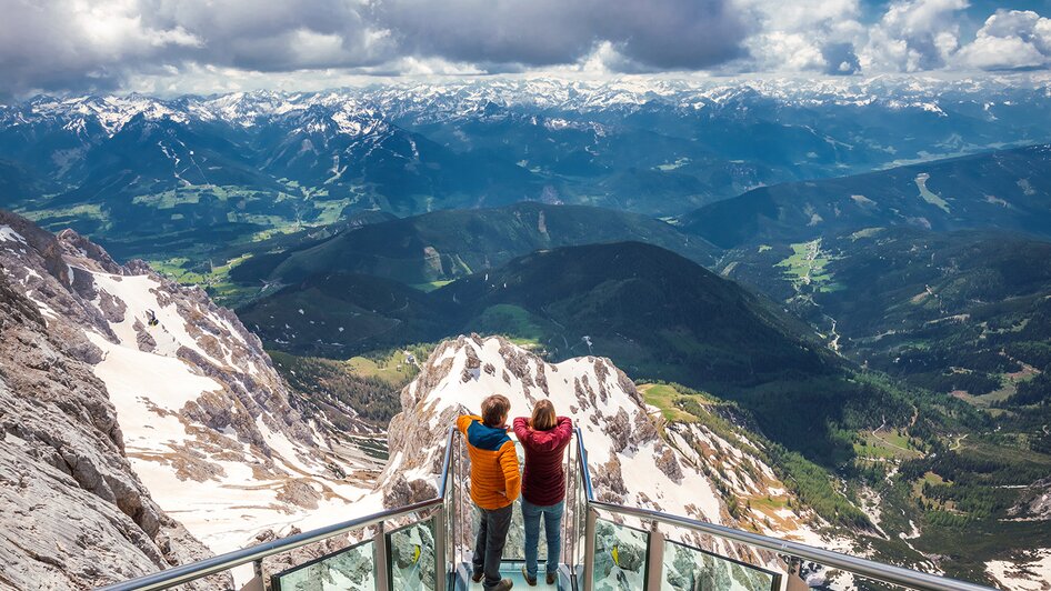 Treppe ins Nichts am Dachsteingletscher | © Christoph Huber